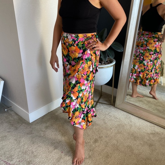 Topshop Heavy Petal Floral Wrap MIDI Skirt - Picture 2 of 3